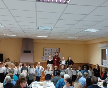 Występ uczniów naszej szkoły z okazji Dnia Babci i Dziadka - powiększ
