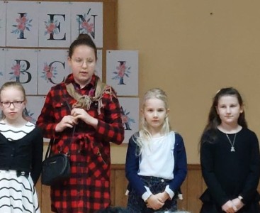 Występ uczniów naszej szkoły z okazji Dnia Babci i Dziadka - powiększ