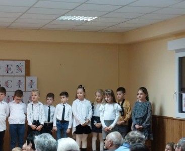 Występ uczniów naszej szkoły z okazji Dnia Babci i Dziadka - powiększ