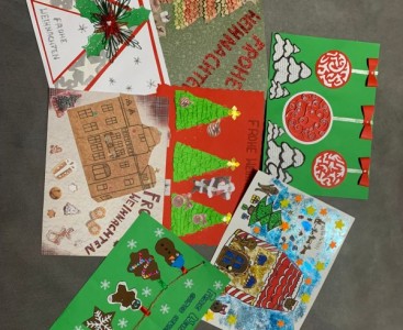 Kartki świąteczne wykonane przez uczniów naszej szkoły - powiększ